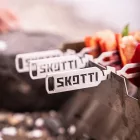 SKOTTI Grillnyárs